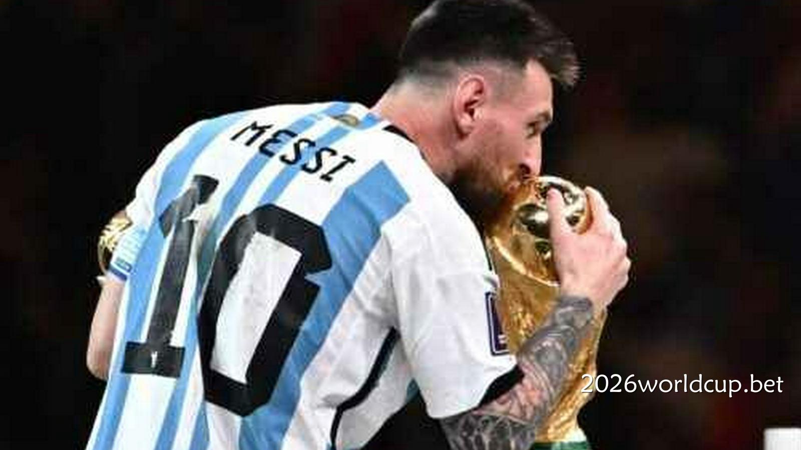 梅西领奖时亲吻奖杯|世界杯投注平台
